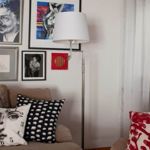 Golvlampa Orlando vit och krom