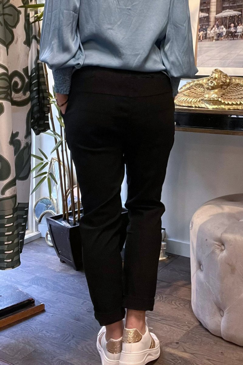 Stretchiga byxor med Skärp – Svart - Bild 5